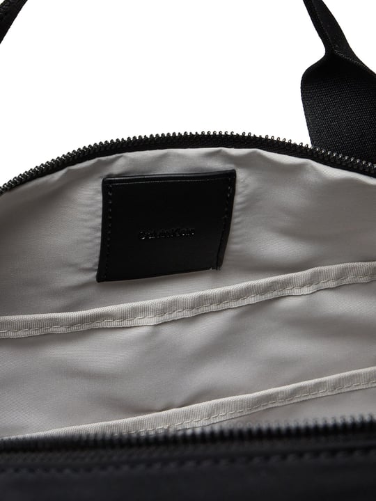 Calvin Klein Calvin Klein Erkek Logo Baskılı Fermuar Bölmeli Geniş İç Hacimli Siyah Spor Çanta LV04G3163G-UB1