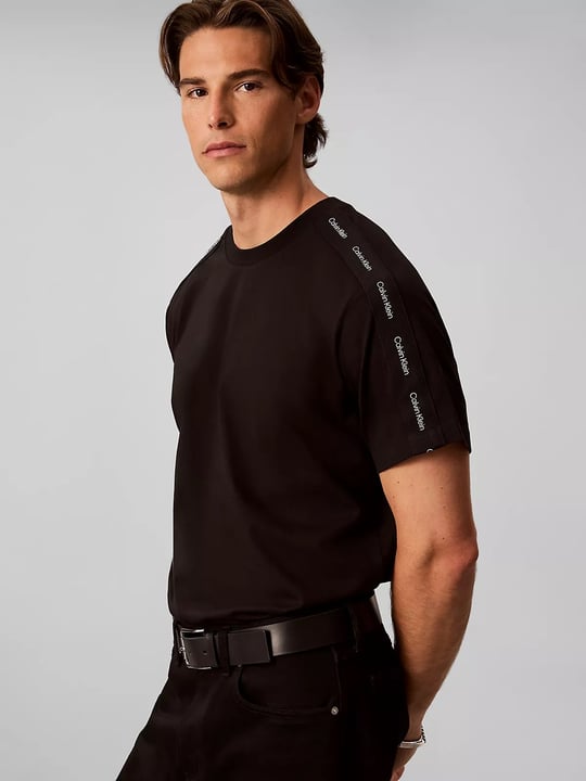 Calvin Klein Calvin Klein Erkek Regular Fit Yuvarlak Yakalı Omuzları Şerit Çizgili Kısa Kollu Siyah T-Shirt LV04RH201G-UB1