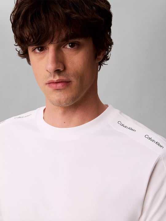Calvin Klein Calvin Klein Erkek Regular Fit Yuvarlak Yakalı Omuzları Şerit Çizgili Kısa Kollu Beyaz T-Shirt LV04RH201G-YAF
