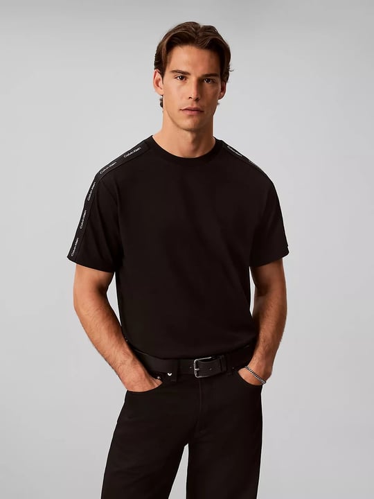 Calvin Klein Calvin Klein Erkek Regular Fit Yuvarlak Yakalı Omuzları Şerit Çizgili Kısa Kollu Siyah T-Shirt LV04RH201G-UB1