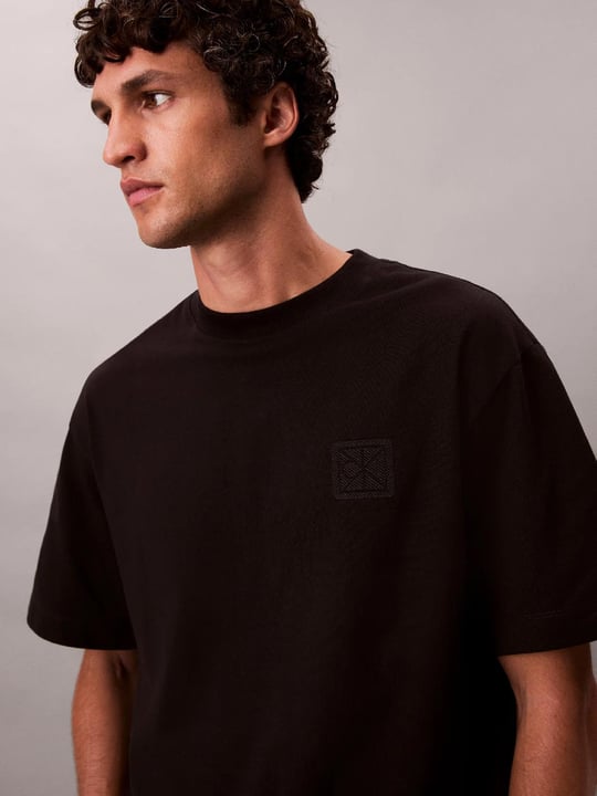 Calvin Klein Calvin Klein Erkek Regular Fit Pamuklu Göğüste CK Logolu Bisiklet Yaka Kısa Kollu Siyah T-Shirt LV04LD224G-UB1