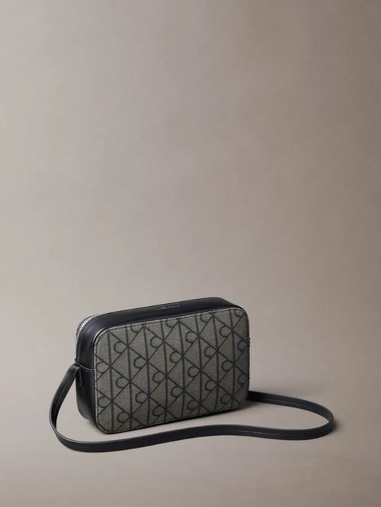Calvin Klein Calvin Klein Kadın Ayarlanabilir Calvin Klein Yazılı Deri Fermuar Kapama Kırmızı Omuz Çantası LV04F3533G-7UL