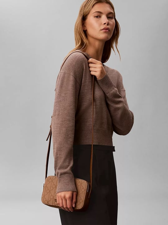 Calvin Klein Calvin Klein Kadın Ayarlanabilir Calvin Klein Yazılı Deri Fermuar Kapama Lacivert Omuz Çantası LV04F3533G-8DZ