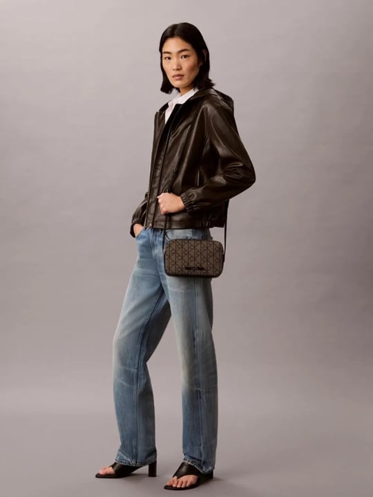 Calvin Klein Calvin Klein Kadın Ayarlanabilir Calvin Klein Yazılı Deri Fermuar Kapama Kırmızı Omuz Çantası LV04F3533G-7UL