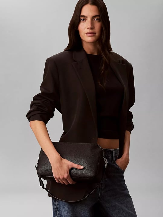 Calvin Klein Calvin Klein Kadın Çıkarılabilir Askılı Fermuarlı Logo Detaylı Siyah Çanta LV04F3642G-UB1