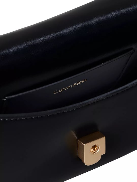 Calvin Klein Calvin Klein Kadın CK Logolu Çapraz Omuz Askılı Deri Fermuar Kapamalı Siyah Çanta LV04F3679G-UB1