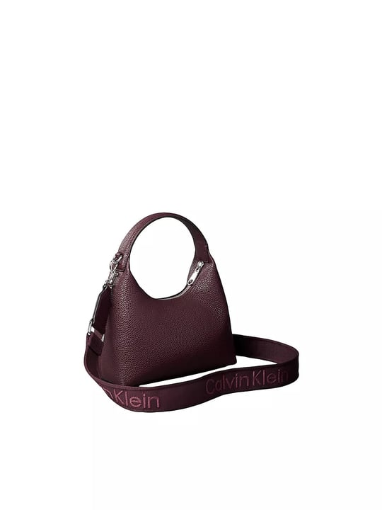 Calvin Klein Calvin Klein Kadın CK Logolu Çapraz Omuz Askılı Deri Fermuar Kapamalı Kırmızı Çanta LV04F3892G-BAP