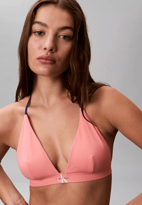 Calvin Klein Calvin Klein Kadın CK Logo Etiketli Üçgen Pembe Bikini Üstü LV00Q61225-TJ2