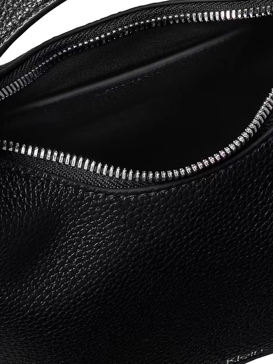Calvin Klein Calvin Klein Kadın CK Logolu Çapraz Omuz Askılı Deri Fermuar Kapamalı Siyah Çanta LV04F3892G-UB1