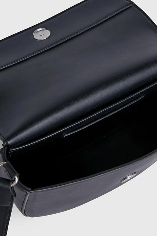 Calvin Klein Calvin Kleın Kadın Marka Logolu Deri Fermuar Kapamalı Bölmeli Siyah Omuz Çantası K60K611223-01F