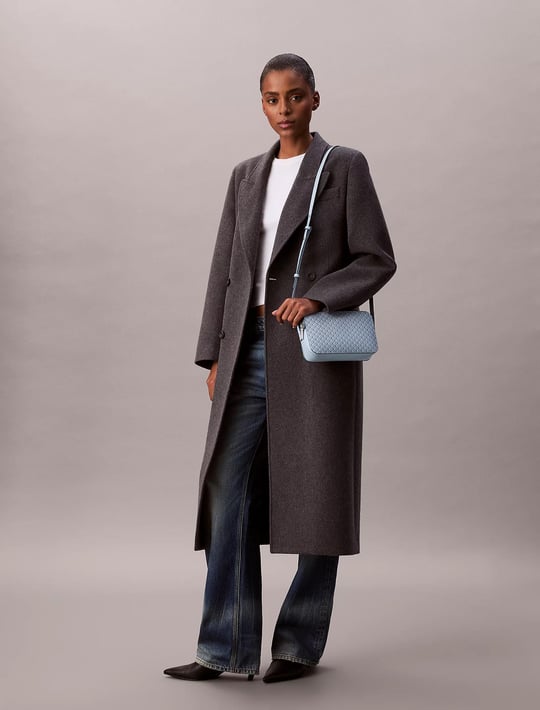 Calvin Klein Calvin Klein Kadın Monogram Logolu Ayarlanabilir Sabit Omuz Askılı Mavi Omuz Çantası LV04F3268G-2XE