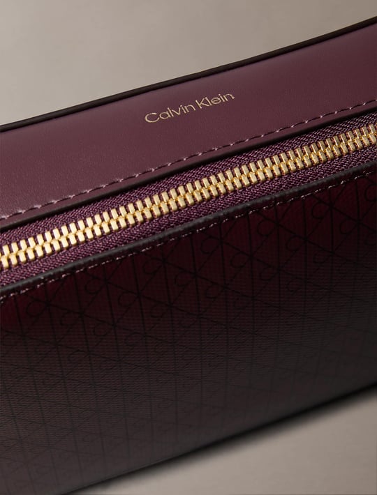 Calvin Klein Calvin Klein Kadın Monogram Logolu Ayarlanabilir Sabit Omuz Askılı Kırmızı Omuz Çantası LV04F3268G-2XD