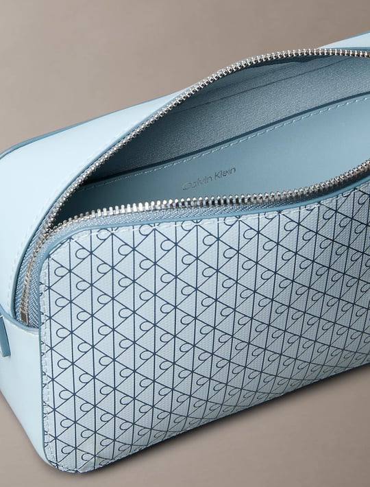 Calvin Klein Calvin Klein Kadın Monogram Logolu Ayarlanabilir Sabit Omuz Askılı Mavi Omuz Çantası LV04F3268G-2XE