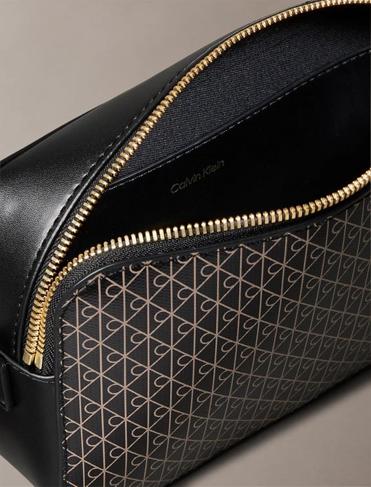 Calvin Klein Calvin Klein Kadın Monogram Logolu Ayarlanabilir Sabit Omuz Askılı Siyah Omuz Çantası LV04F3268G-2XA