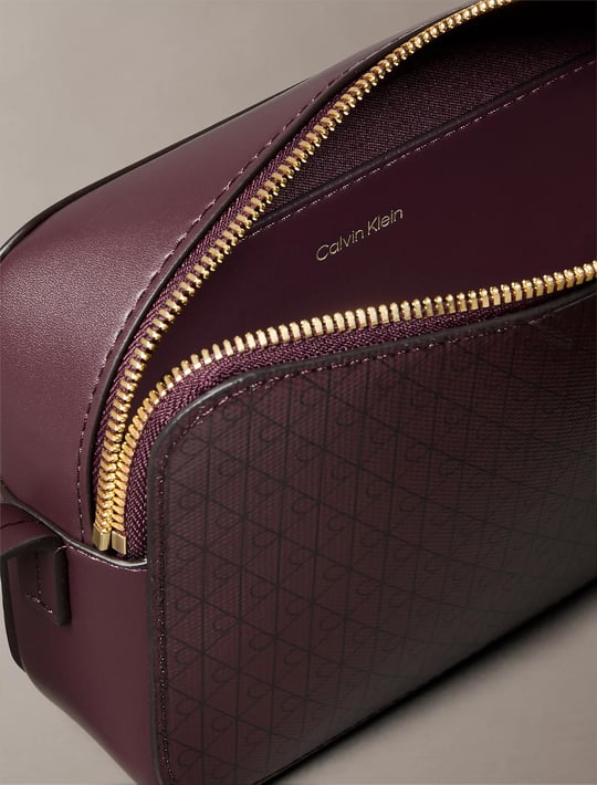 Calvin Klein Calvin Klein Kadın Monogram Logolu Ayarlanabilir Sabit Omuz Askılı Kırmızı Omuz Çantası LV04F3268G-2XD