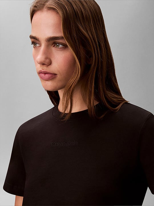 Calvin Klein Calvin Klein Kadın Normal Kesim Yuvarlak Yakalı Pamuklu Logo Nakışlı Kısa Kollu Siyah T-Shirt LV044C905G-UB1