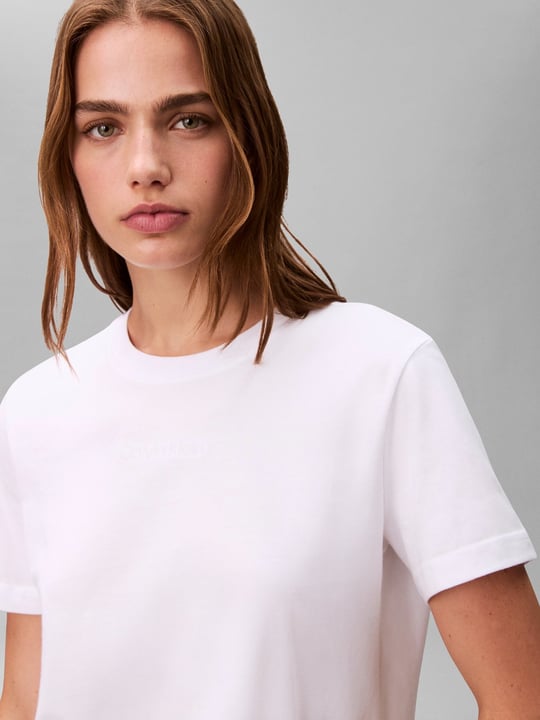 Calvin Klein Calvin Klein Kadın Normal Kesim Yuvarlak Yakalı Pamuklu Logo Nakışlı Kısa Kollu Beyaz T-Shirt LV044C905G-YAA