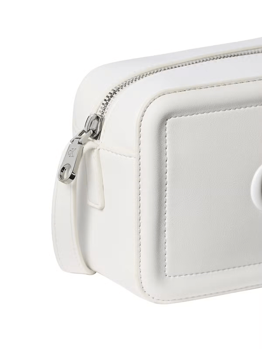 Calvin Klein Calvin Klein Kadın Parlak CK Logolu Fermuarlı Ayarlanabilir Omuz Askılı Beyaz Çanta LV04F3220G-4LX