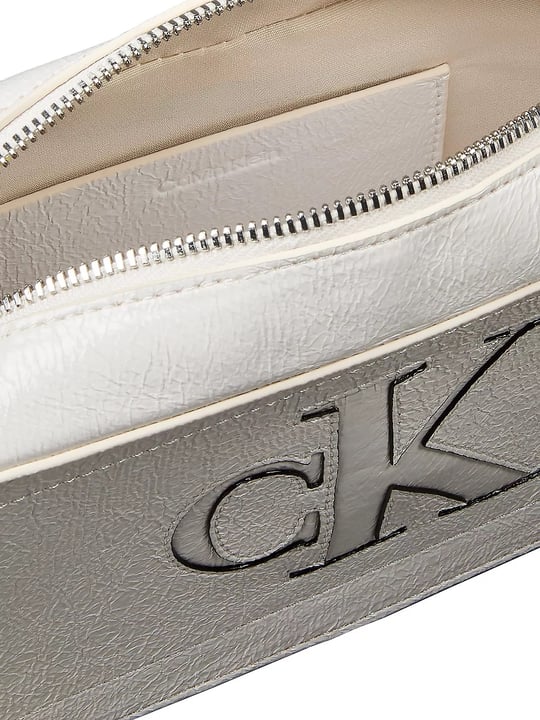 Calvin Klein Calvin Klein Kadın Parlak Dokulu Monogram Logolu Ayarlanabilir Çapraz Askılı Fermuarlı Beyaz Çanta LV04F3685G-4LX