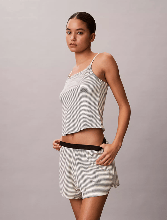 Calvin Klein Calvin Klein Kadın Rahat Kalıp Beli Lastikli Kısa Ekru Şort LV00QS7614-58V