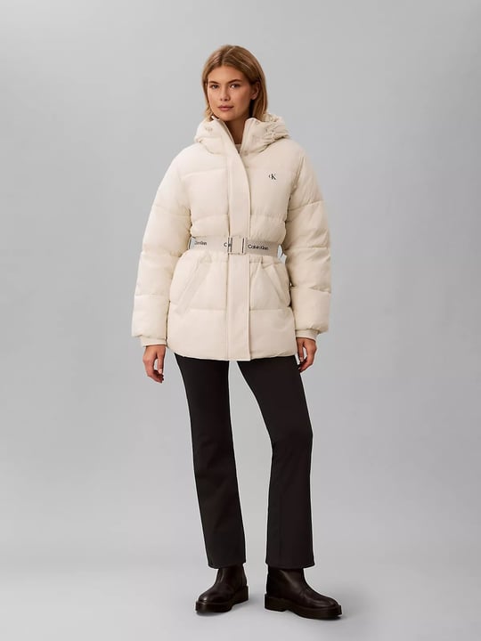 Calvin Klein Calvin Klein Kadın Regular Fit Su ve Rüzgar İtici Kapüşonlu Çıkarılabilir Logo Kemerli Şişme Ekru Mont LV047D507G-67U
