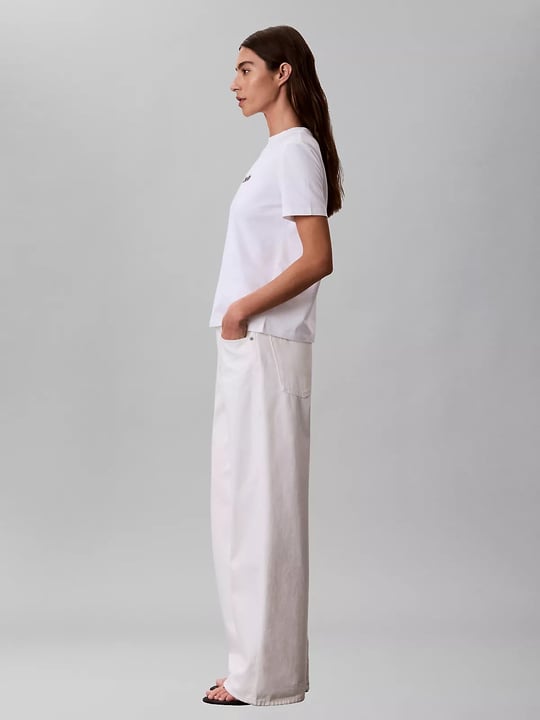 Calvin Klein Calvin Klein Kadın Regular Fit Yuvarlak Yakalı Logo Baskılı Kısa Kollu Crop Beyaz T-Shirt LV044G801G-YAF