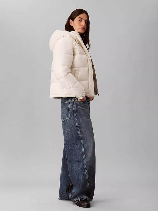 Calvin Klein Calvin Klein Kadın Relaxed Fit Uzun Kesim Su İtici Parlak Naylon Kapüşonlu Şişme Ekru Mont LV047H512G-67U