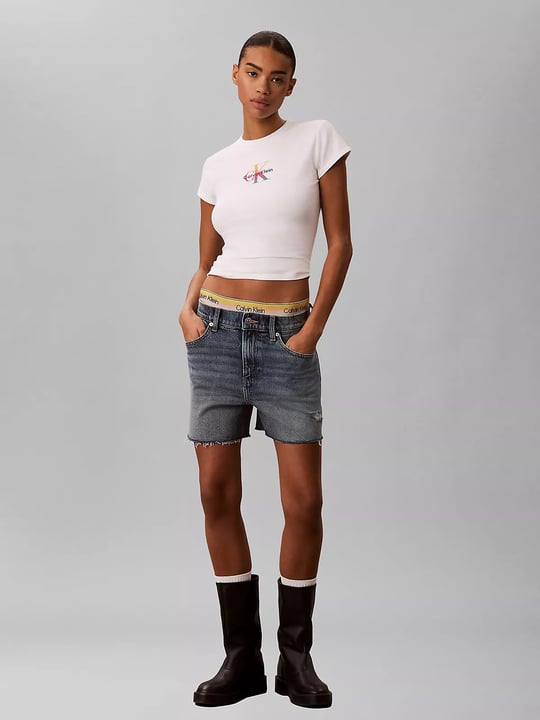 Calvin Klein Calvin Klein Kadın Slim Fit Yuvarlak Yakalı Pamuklu CK Logo Baskılı Kısa Kollu Beyaz T-Shirt LV047G832G-YAF