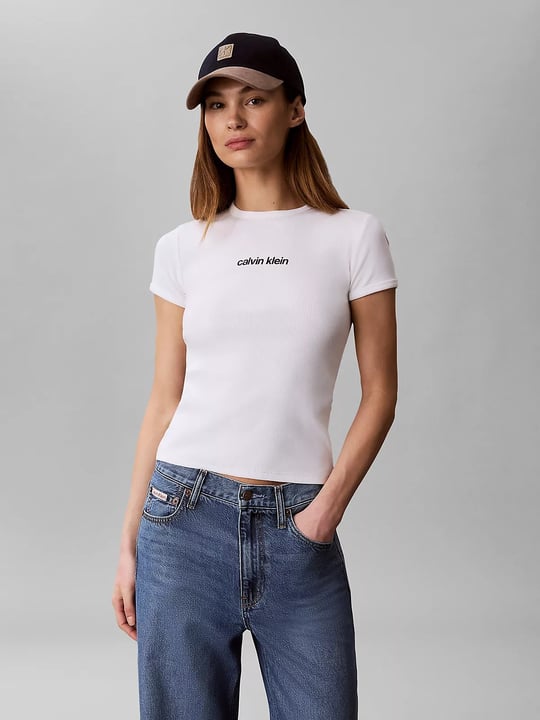 Calvin Klein Calvin Klein Kadın Slim Fit Yuvarlak Yakalı Logo Detaylı Kısa Kollu Beyaz T-Shirt LV047G816G-YAF