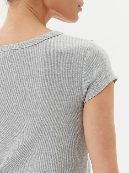Calvin Klein Calvin Klein Kadın Slim Fit Yuvarlak Yaka Pamuklu Kısa Kollu Gri T-Shirt LV047C200G-P79