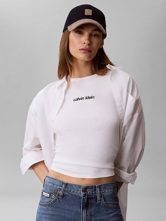 Calvin Klein Calvin Klein Kadın Slim Fit Yuvarlak Yakalı Logo Detaylı Kısa Kollu Beyaz T-Shirt LV047G816G-YAF