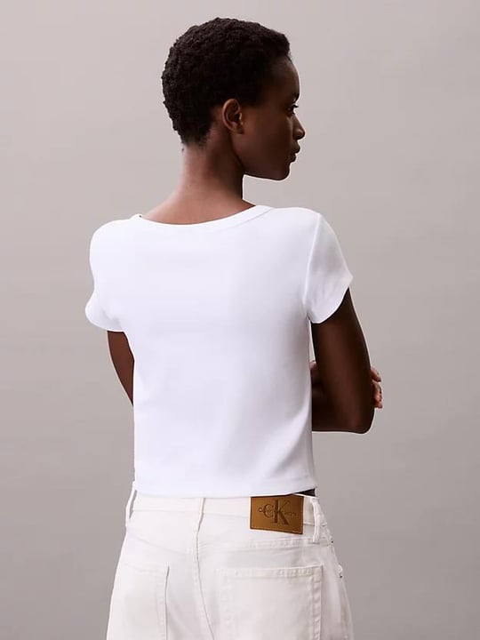 Calvin Klein Calvin Klein Kadın Slim Fit Yuvarlak Yaka Pamuklu Kısa Kollu Beyaz T-Shirt LV047C200G-YAA
