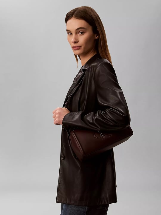 Calvin Klein Calvin Klein Kadın Yumuşak Formlu CK Logolu Ayarlanabilir Omuz Askılı Bordo Çanta LV04F3894G-BAP