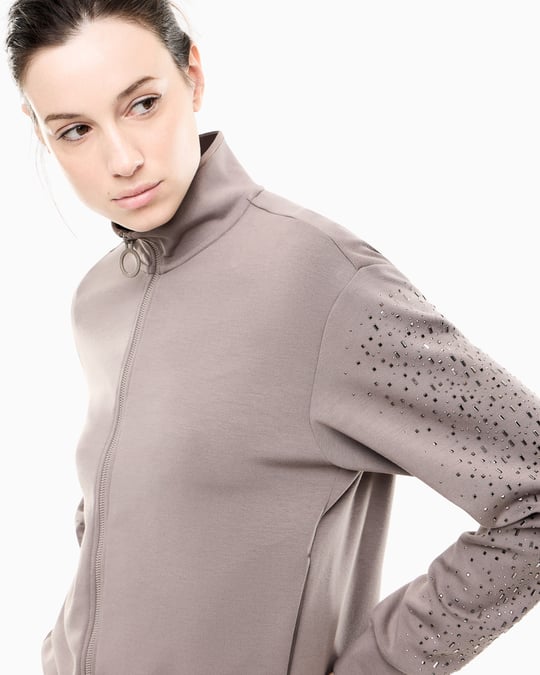 EA7 Ea7 Kadın Rahat Kalıp Düşük Omuzlu Kollarında Yapay Elmas Desenli Uzun Kollu Fermuarlı Bej Sweatshirt 7W001424 AF24375-U6100
