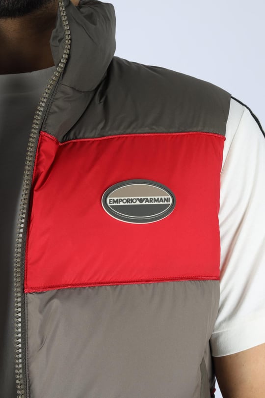 Emporio Armani Emporıo Armani Erkek Dik Yaka Renk Geiş Desenli Şişme Kolsuz Cepli Siyah Yelek EM003270 AF18231-U8120