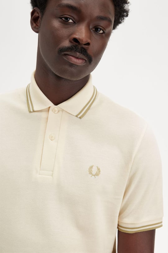 Fred Perry Fred Perry Erkek Çift Manşet ve Yaka Detaylı Kısa Kollu Geleneksel Üretim Ekru T-Shirt M12-Y82