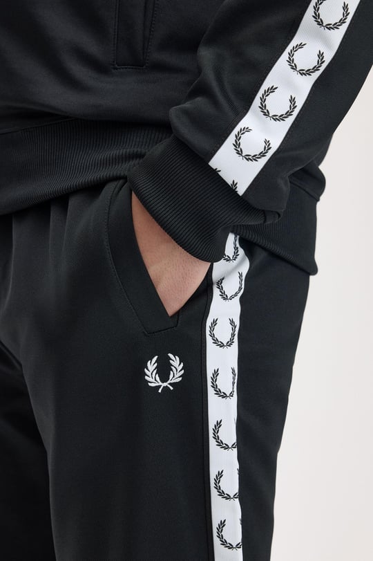 Fred Perry Fred Perry Erkek Dar Kalıp Yanları Logo Bantlı Paçası Lastikli Pamuklu Pike Kumaş Siyah Pantolon T5510-102