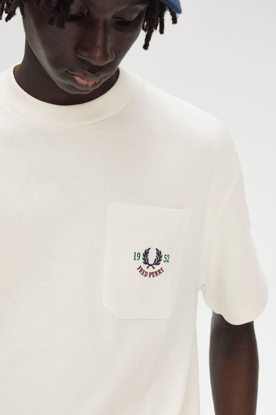 Fred Perry Fred Perry Erkek Rahat Kesim Yuvarlak Yaka %100 Pamuklu Cep Detaylı Kısa Kollu Bej T-Shirt M9827-560
