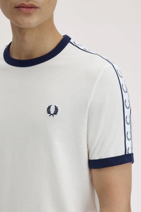 Fred Perry Fred Perry Erkek Regular Fit %100 Pamuklu Omuzdan Uzanan Logo Şeritli Yuvarlak Yaka Kısa Kollu Beyaz T-Shirt M4620-129