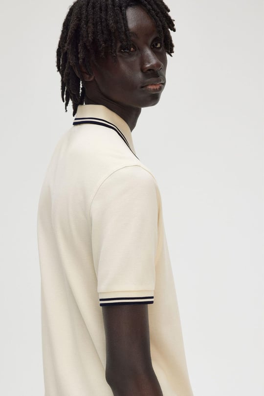 Fred Perry Fred Perry Erkek Regular Fit Yakası ve Kolları Çizgi Detaylı %100 Pamuklu Kısa Kollu Ekru-Lacivert T-Shirt M3600-Y24