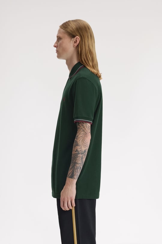 Fred Perry Fred Perry Erkek Regular Fit Yakası ve Kolları Çizgi Detaylı %100 Pamuklu Kısa Kollu Koyu Yeşil Polo Yaka T-Shirt M3600-85A
