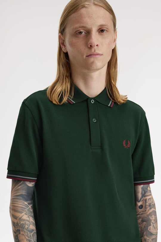 Fred Perry Fred Perry Erkek Regular Fit Yakası ve Kolları Çizgi Detaylı %100 Pamuklu Kısa Kollu Koyu Yeşil Polo Yaka T-Shirt M3600-85A