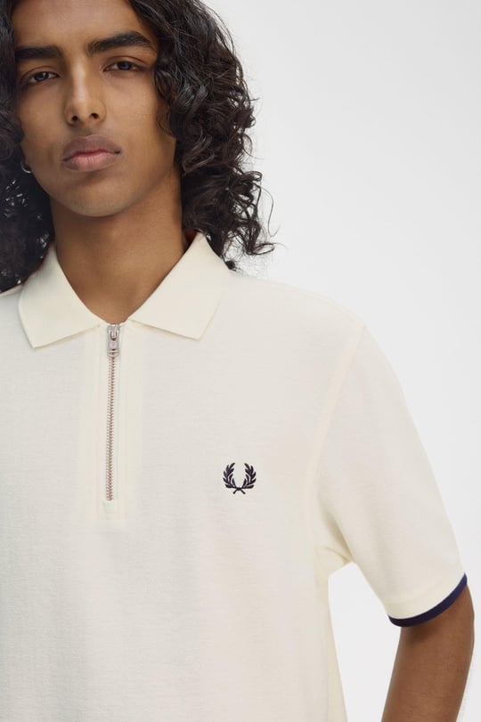 Fred Perry Fred Perry Erkek Regular Fit Fermuar Kapamalı %100 Pamuklu Kısa Kollu Bej T-Shirt M9886-560