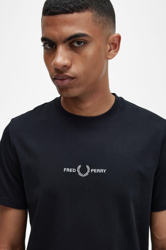 Fred Perry Fred Perry Erkek Regular Fit Yivli Yuvarlak Yaka Gögüs Ortası İşlemeli Kısa Kollu Siyah T-Shirt M4580-102