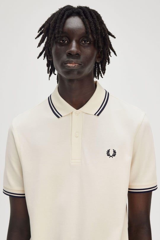 Fred Perry Fred Perry Erkek Regular Fit Yakası ve Kolları Çizgi Detaylı %100 Pamuklu Kısa Kollu Ekru-Lacivert T-Shirt M3600-Y24