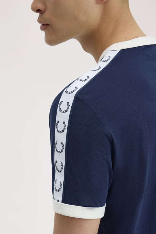 Fred Perry Fred Perry Erkek Regular Fit %100 Pamuklu Omuzdan Uzanan Logo Şeritli Yuvarlak Yaka Kısa Kollu Lacivert T-Shirt M4620-266