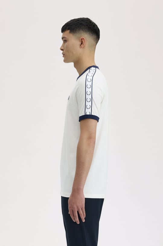 Fred Perry Fred Perry Erkek Regular Fit %100 Pamuklu Omuzdan Uzanan Logo Şeritli Yuvarlak Yaka Kısa Kollu Beyaz T-Shirt M4620-129