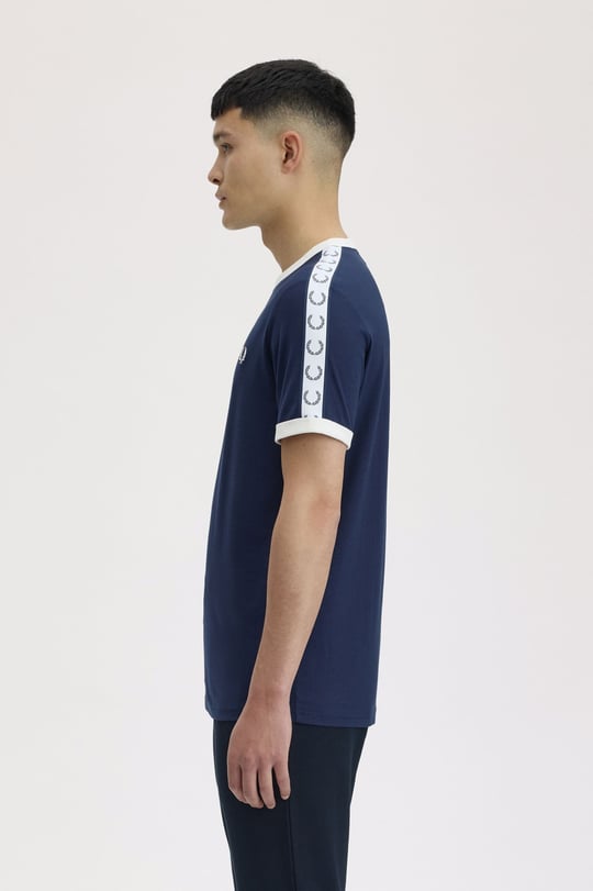 Fred Perry Fred Perry Erkek Regular Fit %100 Pamuklu Omuzdan Uzanan Logo Şeritli Yuvarlak Yaka Kısa Kollu Lacivert T-Shirt M4620-266