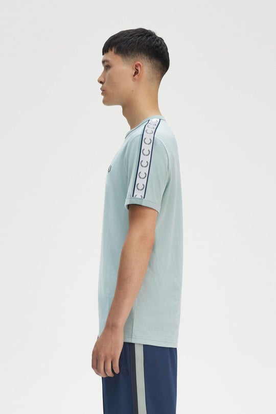 Fred Perry Fred Perry Erkek Regular Fit %100 Pamuklu Omuzdan Uzanan Logo Şeritli Yuvarlak Yaka Kısa Kollu Mavi T-Shirt M4620-959