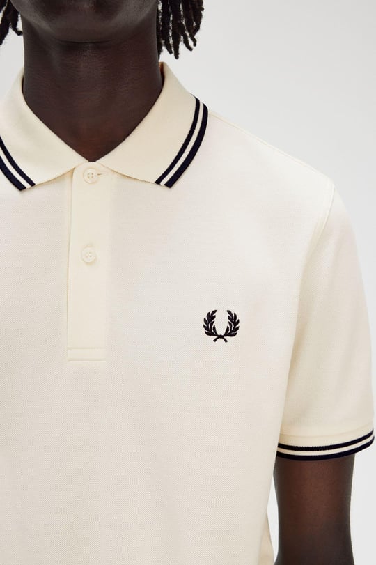 Fred Perry Fred Perry Erkek Regular Fit Yakası ve Kolları Çizgi Detaylı %100 Pamuklu Kısa Kollu Ekru-Lacivert T-Shirt M3600-Y24